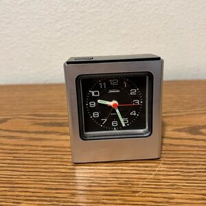 Sunbeam Black and White Cordless Electric Clock